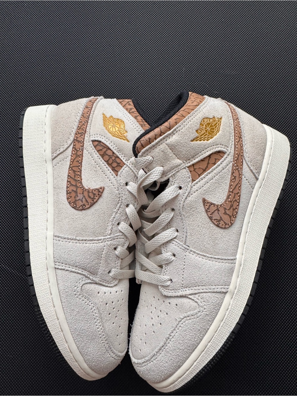 New Air Jordan 1 Mid SE "Brown Elephant" (Big Kids)